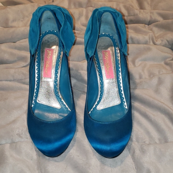 BETSEY JOHNSON TERESA TURQUOISE PUMPS, 6M - Picture 1 of 4